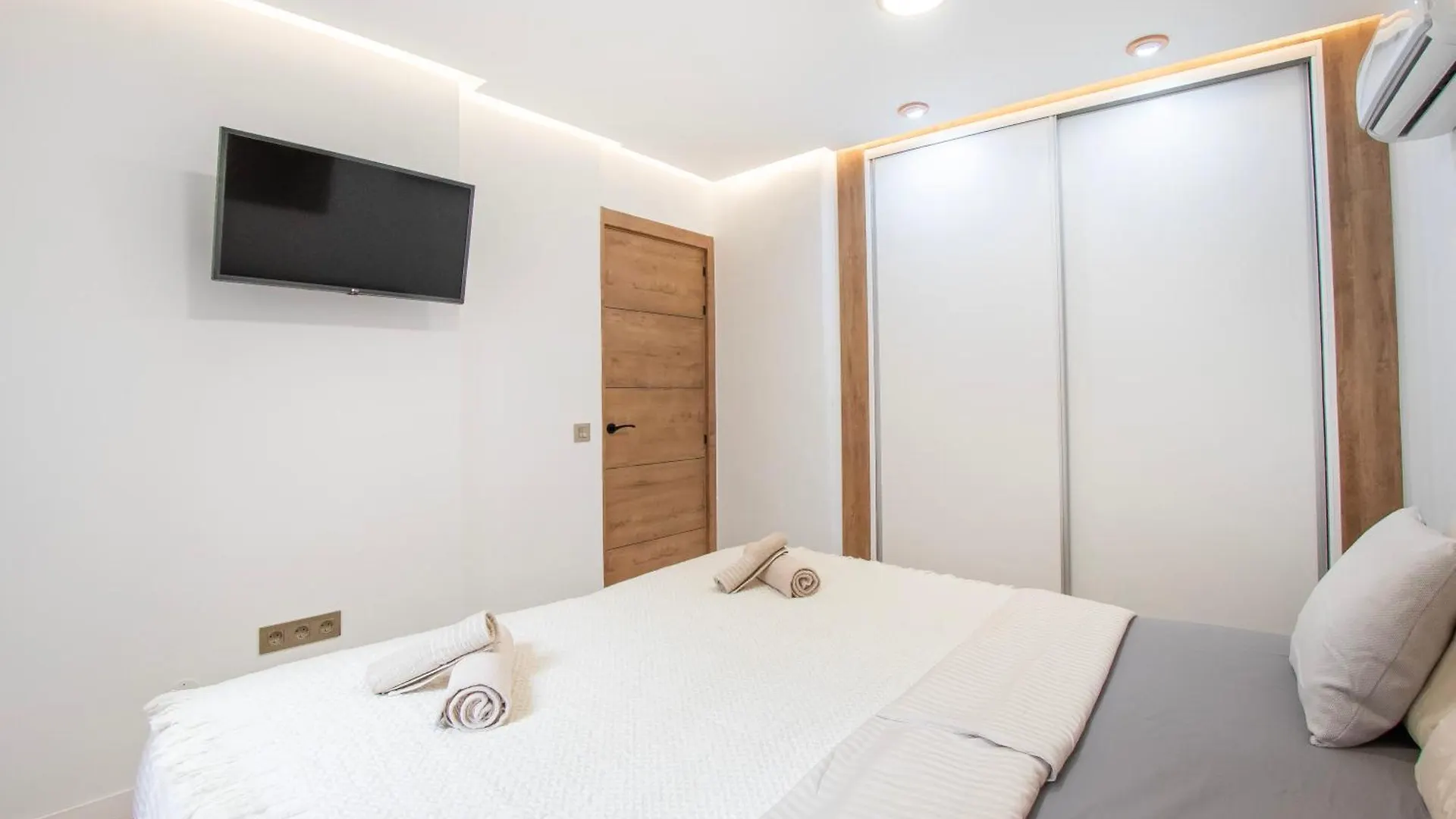 Newly Renovated, Luxurious Apartment With A Heated Pool, 259 San Miguel de Abona