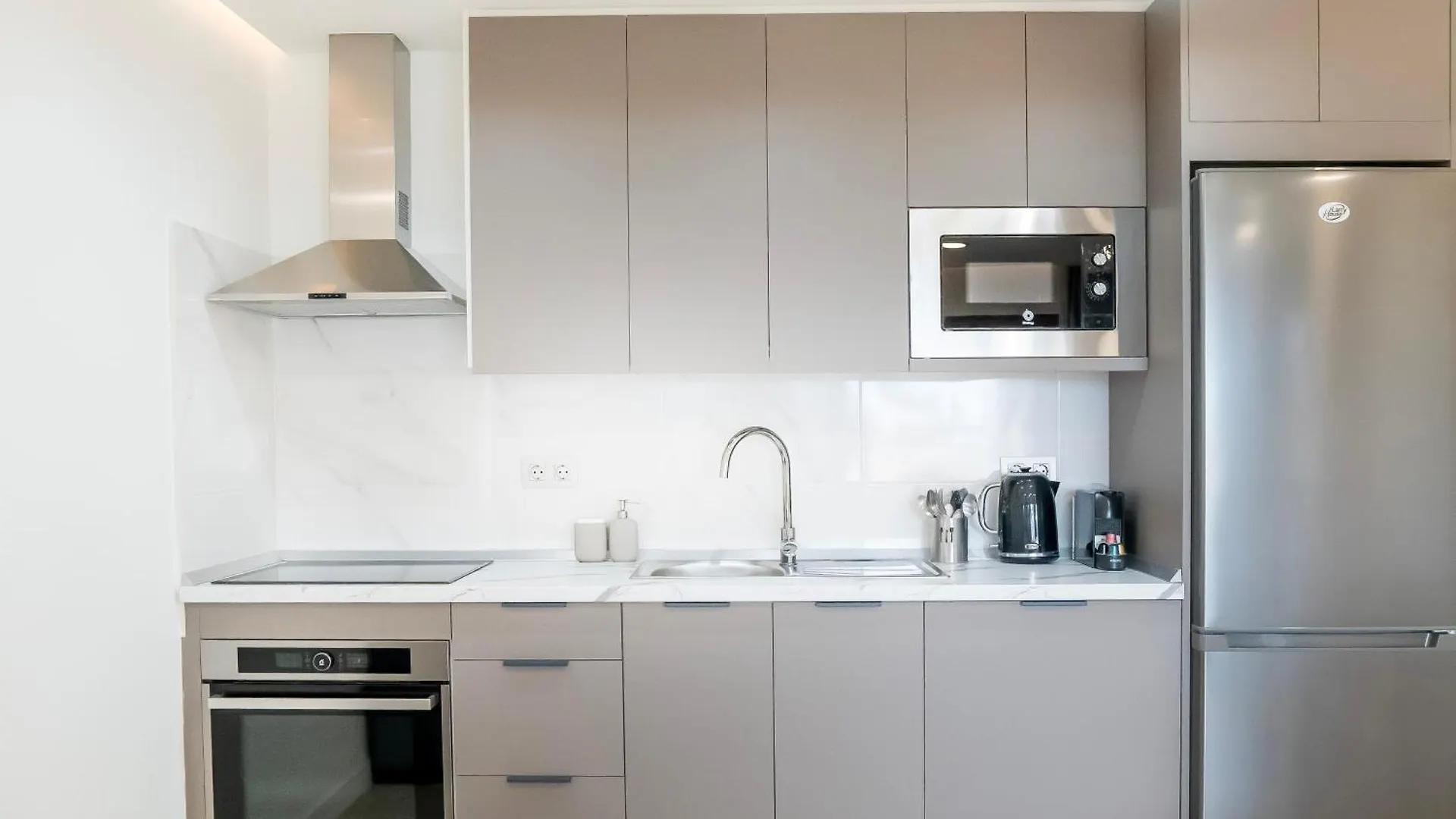 Newly Renovated, Luxurious Apartment With A Heated Pool, 259 San Miguel de Abona Spain