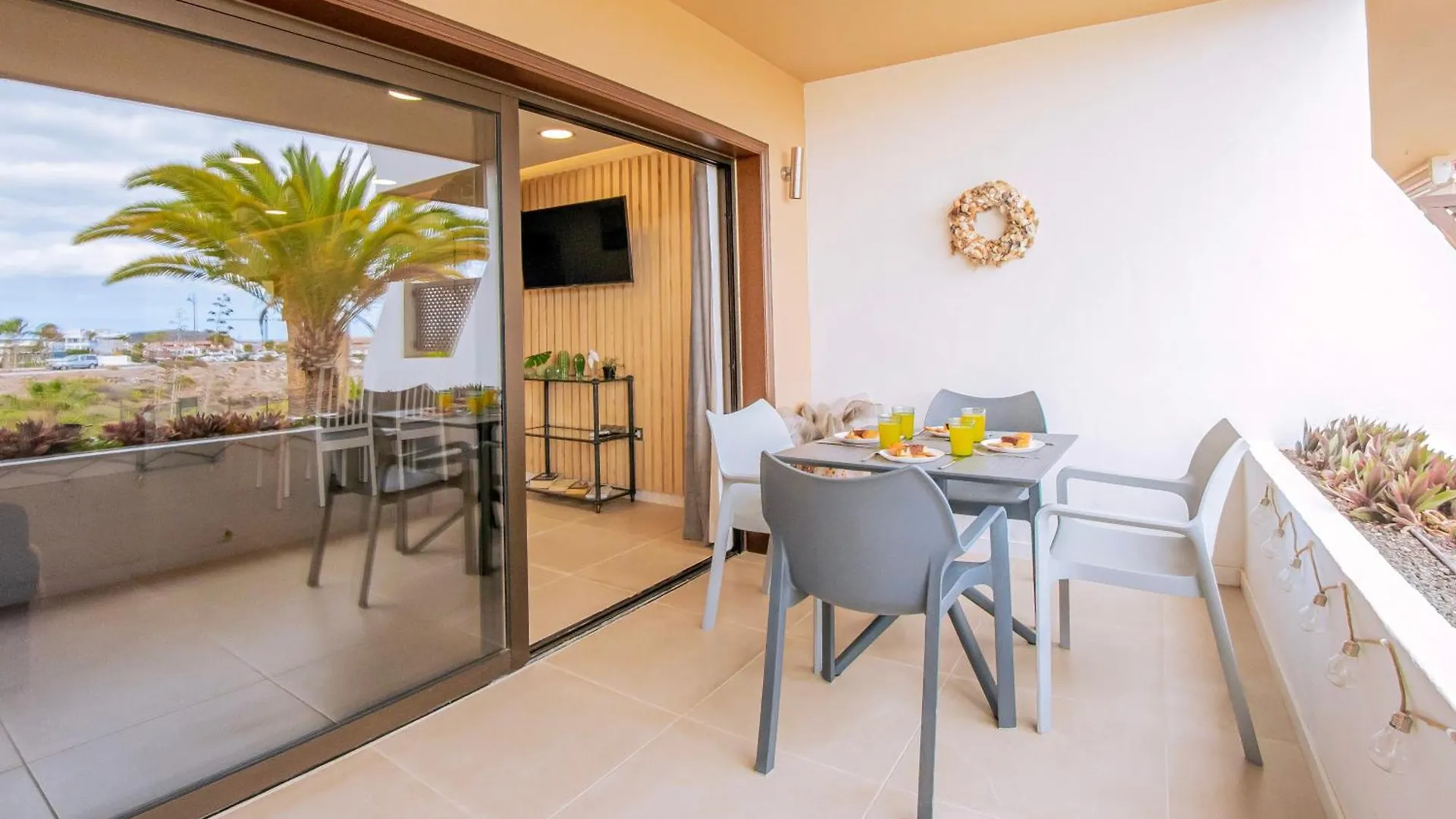 Newly Renovated, Luxurious Apartment With A Heated Pool, 259 San Miguel de Abona