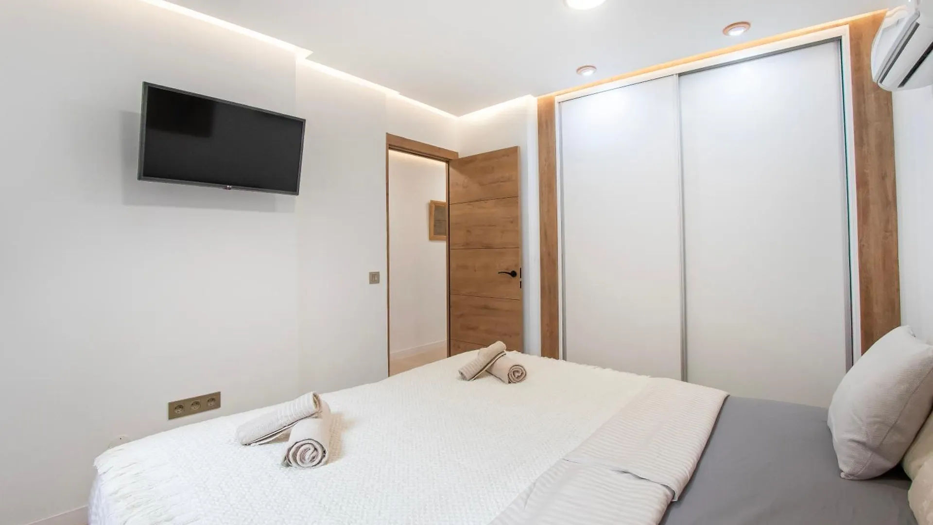 Newly Renovated, Luxurious Apartment With A Heated Pool, 259 San Miguel de Abona