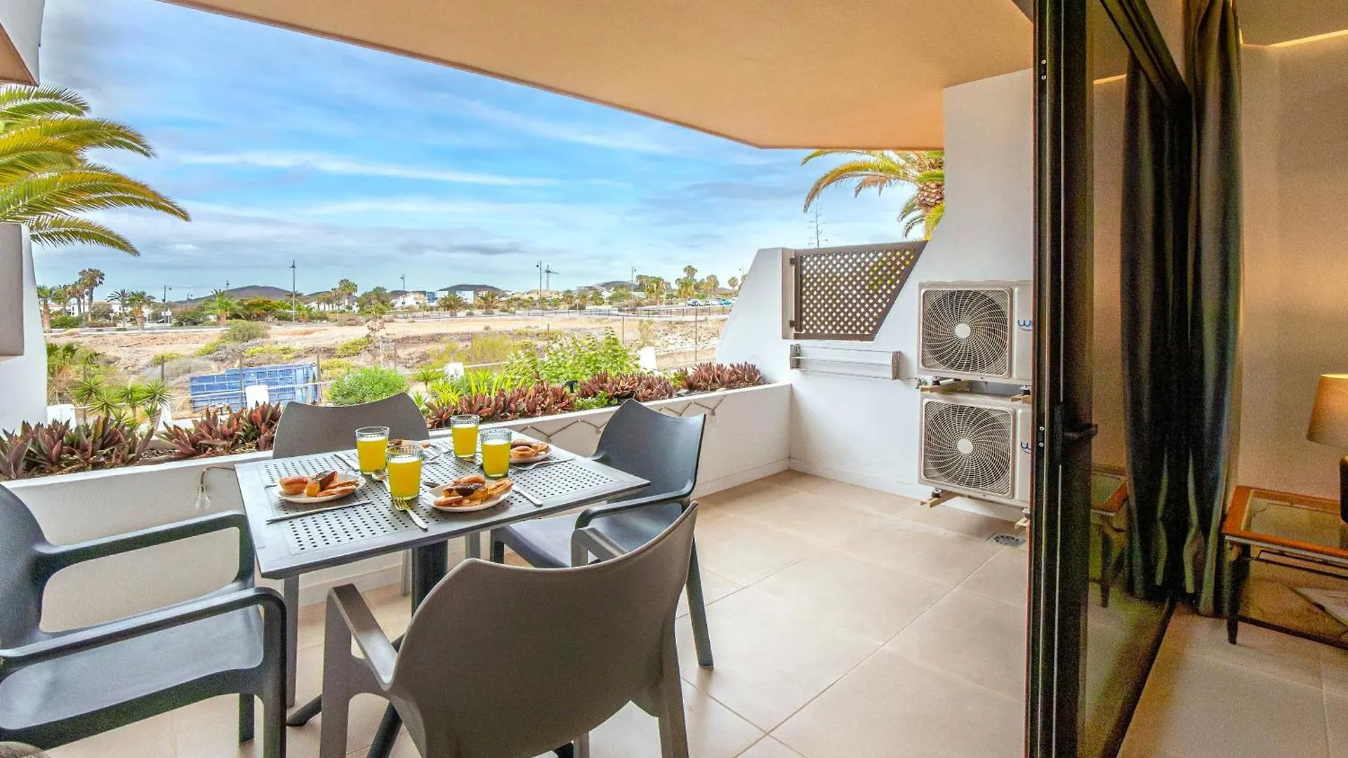 Newly Renovated, Luxurious Apartment With A Heated Pool, 259 San Miguel de Abona Spain